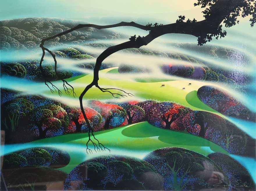 霧に覆われた山